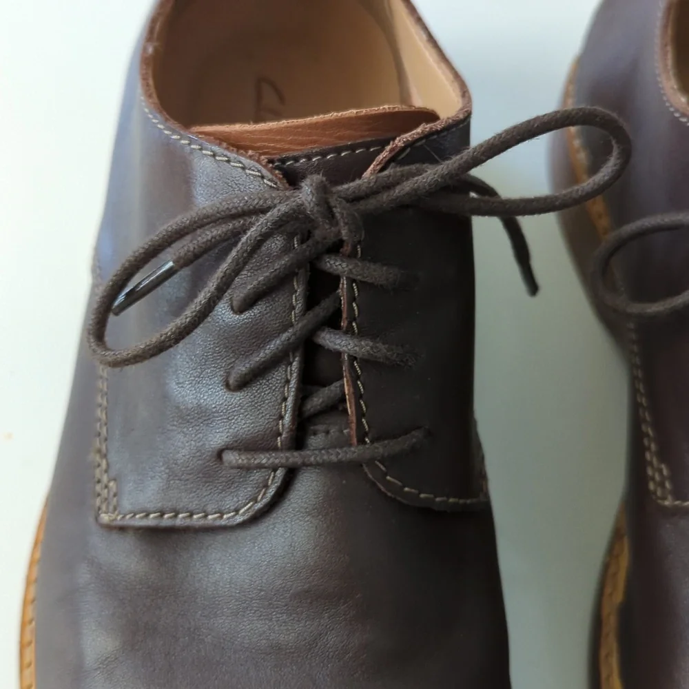 EUC Like New Clarks mens brown leather dress shoe 11 - Picture 4 of 12